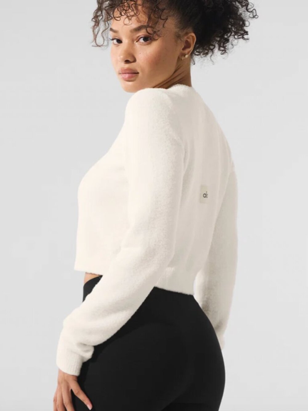 LIKE NEW ALO Snuggle Up Sweater Cropped Cardigan, Ivory, size L - Picture 3 of 9
